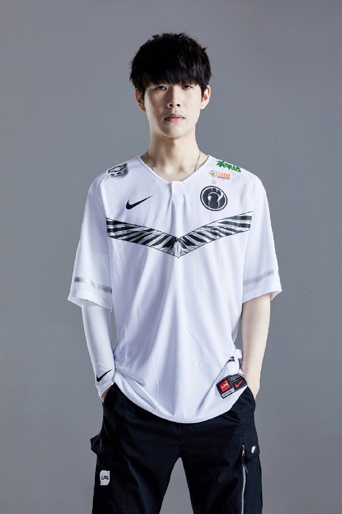 WBGvsNIP首发公布：Rookie中路对阵Xiaohu，Leyan直面Tarzan