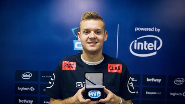 晋级淘汰赛的保证！Chovy生涯六次参加全球总决赛均打进八强