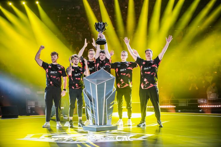 【攻略】可以开始秀起来了，一图教你LOL手游阿狸怎么玩